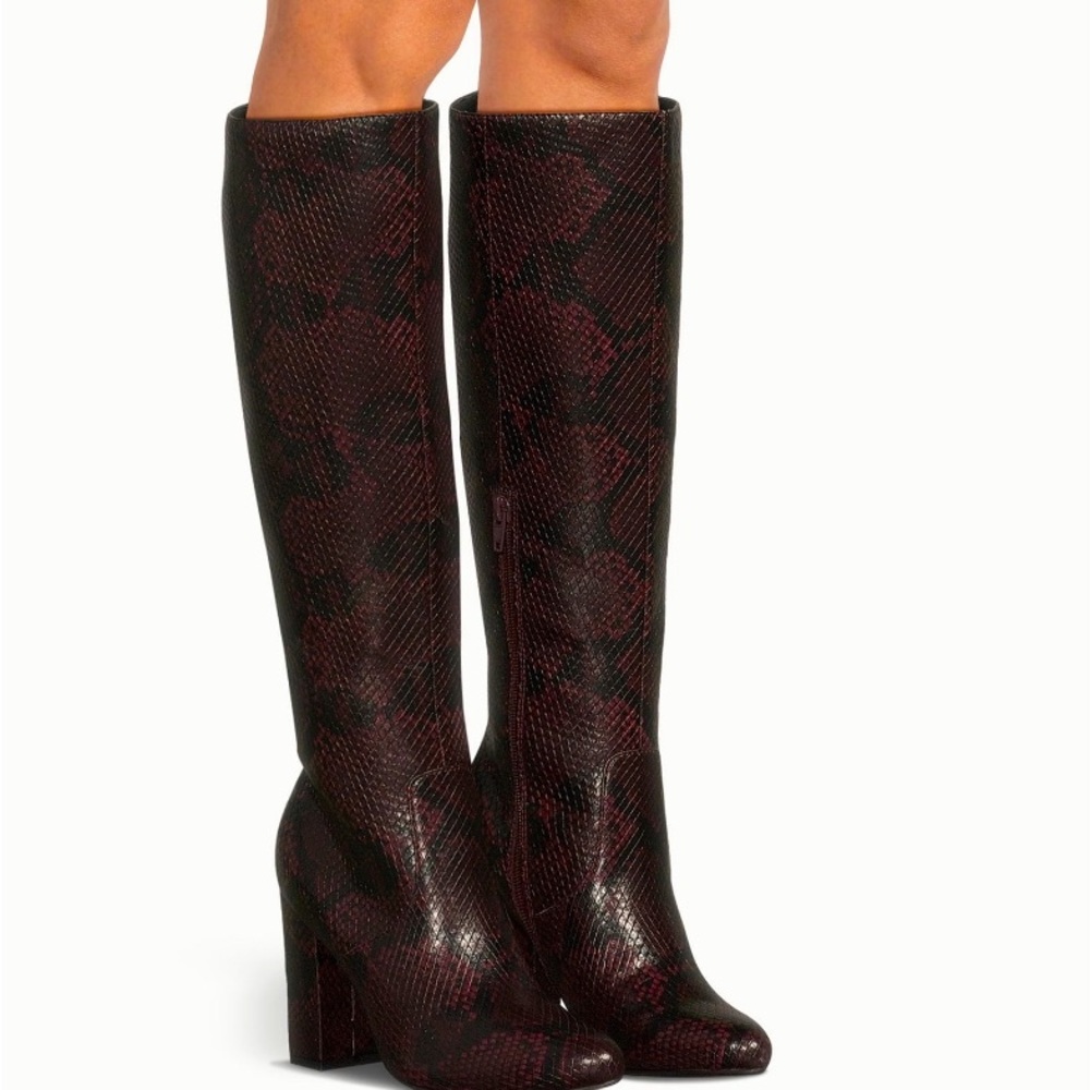 SCOOP Burgundy women’s Knee High Boots New in Box.